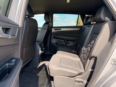 Used 2024 Volkswagen Atlas Cross Sport SE AWD/4WD image 5