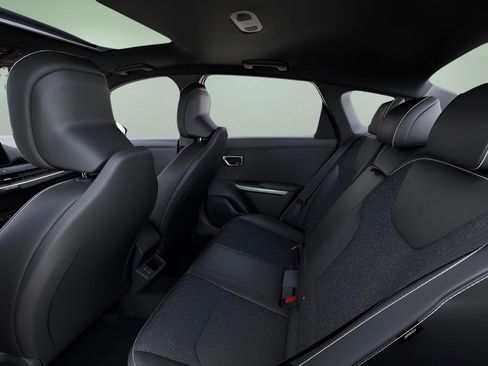 New 2025 Kia K4 GT-Line w/ GT-Line Premium Package image 18