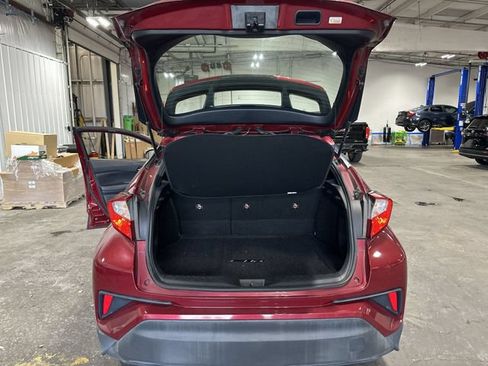 Used 2018 Toyota C-HR XLE FWD image 25