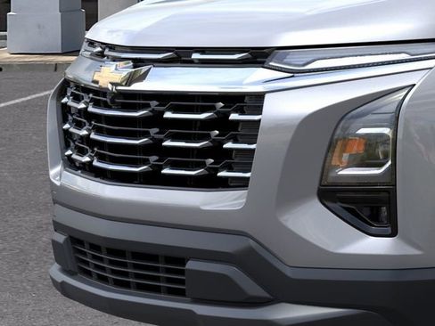 Used 2026 Chevrolet Equinox LT w/ Safety and Technology Package FWD image 13