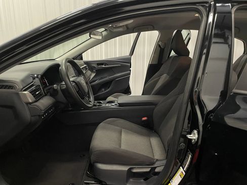 Used 2025 Toyota Camry LE FWD image 32