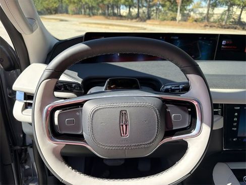 New 2025 Lincoln Navigator Reserve image 14