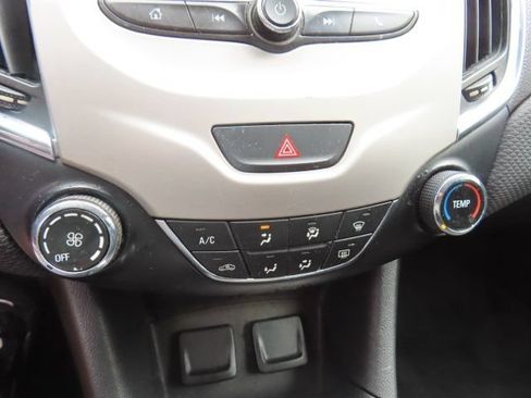 Used 2018 Chevrolet Cruze LS FWD image 23