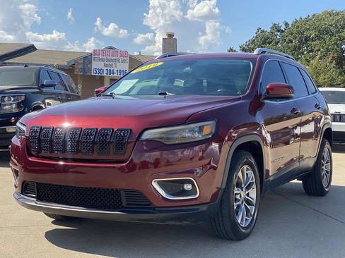 Used 2019 Jeep Cherokee Latitude Plus FWD image 2