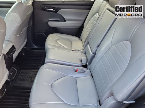 Used 2023 Toyota Highlander L image 8
