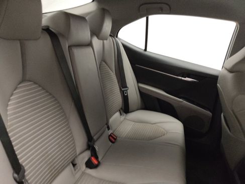 Used 2020 Toyota Camry SE image 19