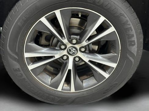 Used 2019 Toyota Highlander Plus image 11