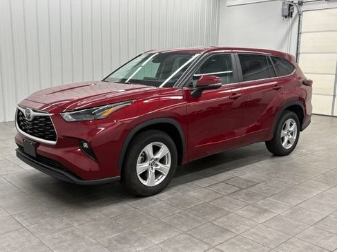 Used 2024 Toyota Highlander LE w/ Protection Package #3 (TMS) FWD image 5
