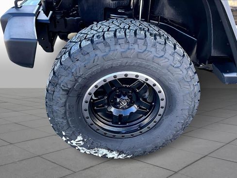 Used 2017 Jeep Wrangler Unlimited Sahara w/ Connectivity Group image 10