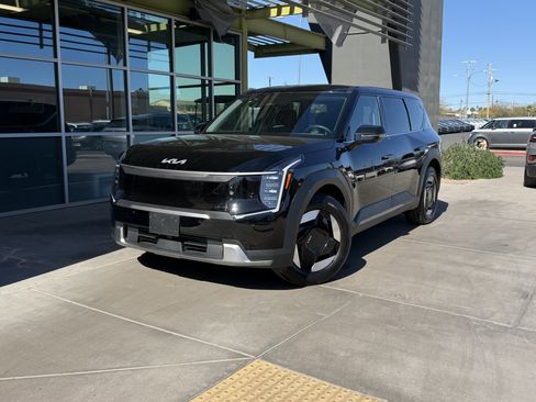 Used 2024 Kia EV9 Light Long Range image 2