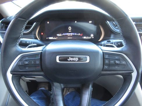 Used 2022 Jeep Grand Cherokee Limited AWD/4WD image 35