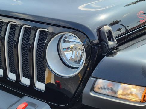 Used 2022 Jeep Wrangler Unlimited Sahara w/ Cold Weather Group AWD/4WD image 27