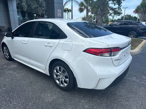 Used 2025 Toyota Corolla LE FWD image 4
