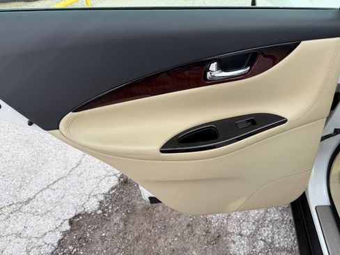 Used 2017 INFINITI QX50 Journey w/ Premium Package image 15