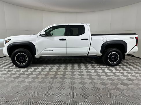 Used 2024 Toyota Tacoma TRD Sport image 2