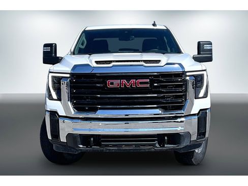 Used 2024 GMC Sierra 2500 Pro AWD/4WD image 2