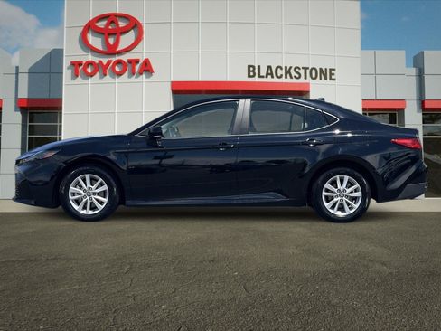 Used 2025 Toyota Camry LE FWD image 6