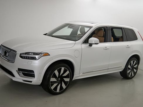 Certified 2023 Volvo XC90 T8 Ultimate w/ Lounge Package AWD/4WD image 6
