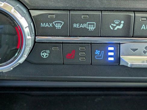 New 2026 Ford F250 Lariat w/ Black Appearance Package image 30