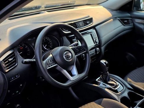 Used 2020 Nissan Rogue SV FWD image 11