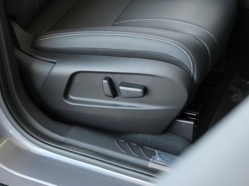 New 2025 VinFast VF 8 Eco AWD/4WD image 16