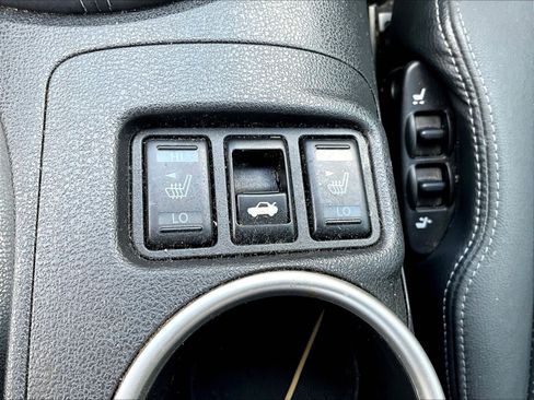 Used 2018 Nissan 370Z Touring RWD image 30