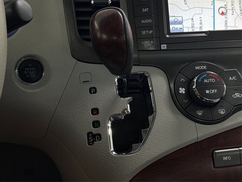 Used 2013 Toyota Sienna Limited w/ Premium Pkg AWD/4WD image 29