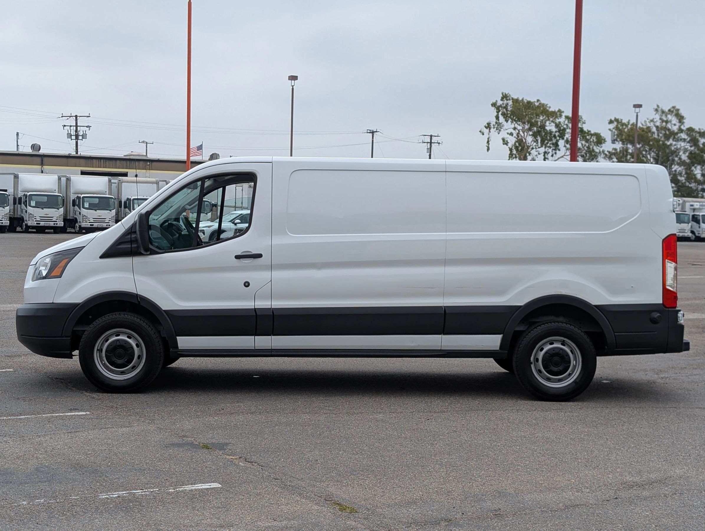 Used 2018 Ford Transit 150 148 Low Roof RWD image 4