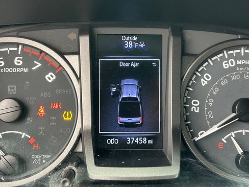 Used 2020 Toyota Tacoma TRD Off-Road image 17