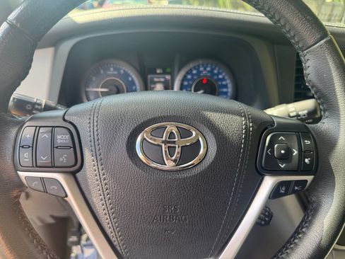 Used 2020 Toyota Sienna XLE w/ Carpet Mat Package FWD image 20