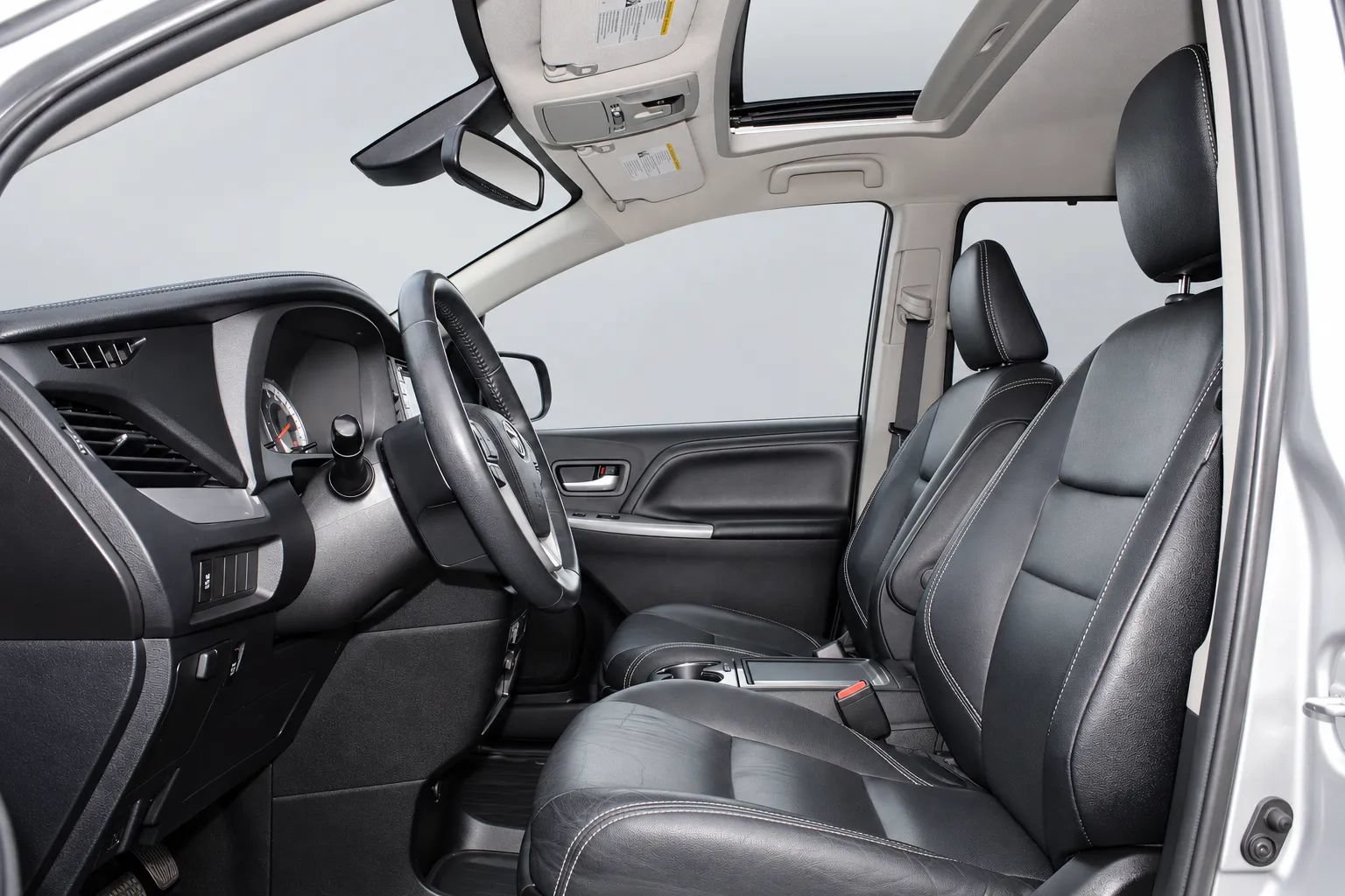 Used 2018 Toyota Sienna SE w/ SE Preferred Package FWD image 13