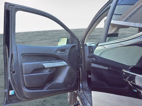 Used 2017 Chevrolet Colorado LT w/ Midnight Edition RWD image 20