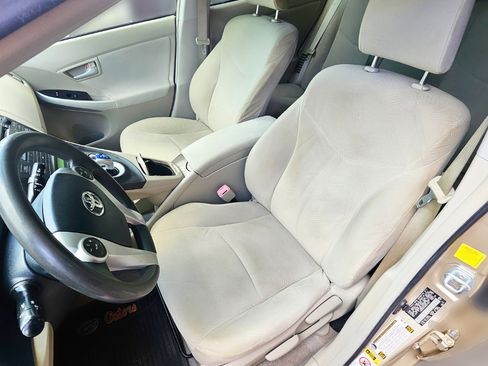 Used 2011 Toyota Prius Five image 9