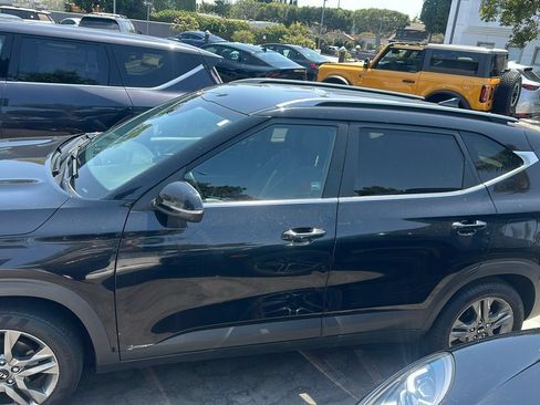 Used 2021 Kia Seltos S FWD image 5