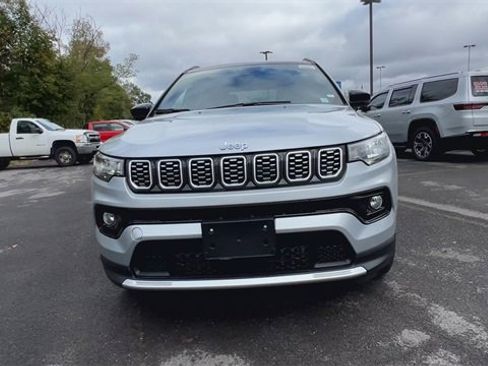 Used 2025 Jeep Compass Limited image 3