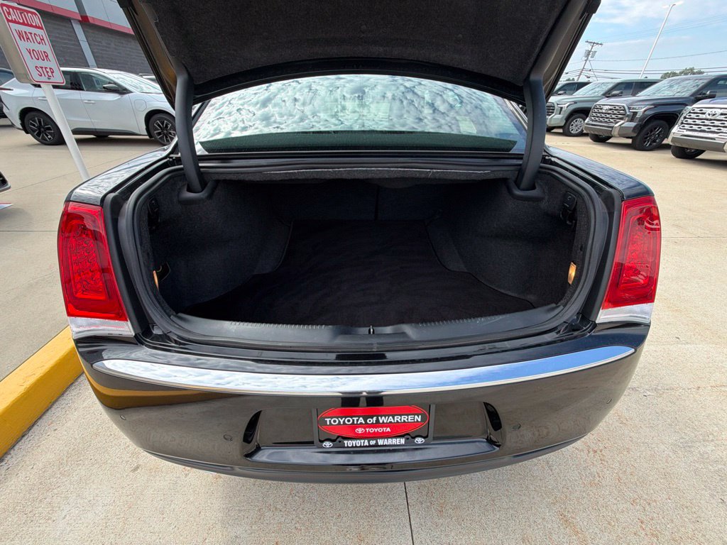 Used 2018 Chrysler 300 Limited w/ Safetytec Plus Group AWD/4WD image 28