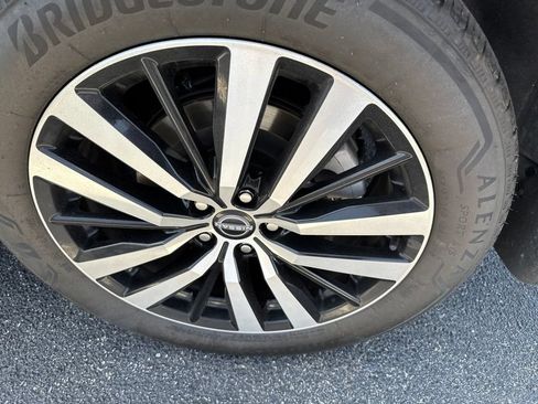 Certified 2025 Nissan Pathfinder Platinum w/ Black Appearance Package AWD/4WD image 8