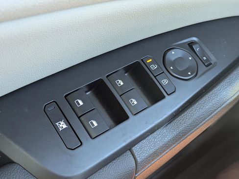 New 2026 Kia Sportage EX FWD image 17