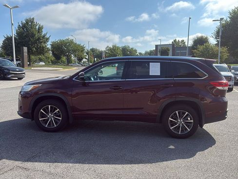 Used 2018 Toyota Highlander XLE AWD/4WD image 9