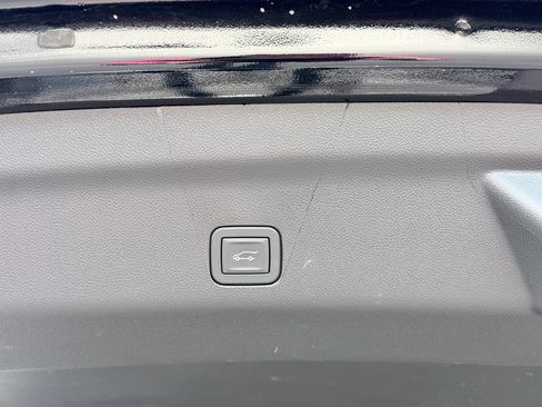 Used 2026 Chevrolet Tahoe High Country image 11