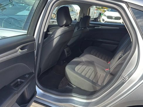 Used 2020 Ford Fusion SE FWD image 27