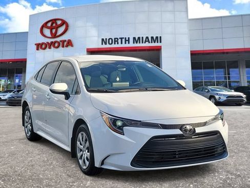Used 2025 Toyota Corolla LE FWD image 1
