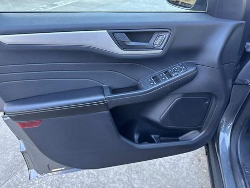 Used 2022 Ford Escape SE w/ SE Sport Appearance Package image 14