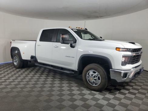 New 2026 Chevrolet Silverado 3500 LT w/ All Star Edition image 2