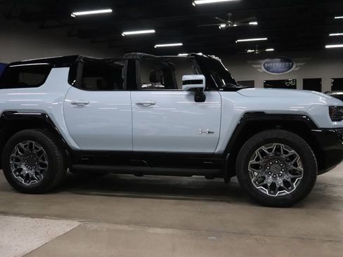 Used 2025 GMC Hummer EV 3X w/ LPO, Cargo Utility Package image 12