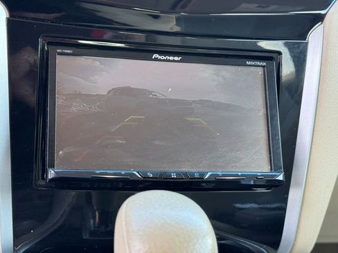 Used 2015 Nissan Pathfinder S image 28