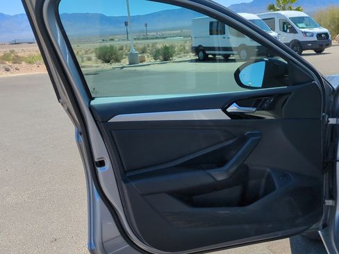 Used 2020 Volkswagen Jetta R-Line image 13