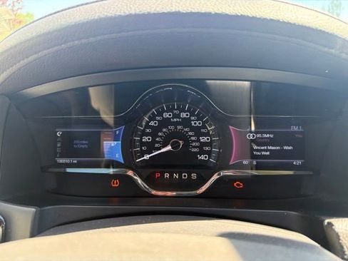 Used 2013 Lincoln MKS AWD image 45