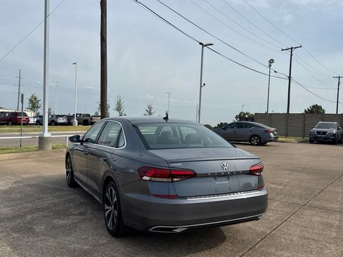 Used 2022 Volkswagen Passat 2.0T SE FWD image 14