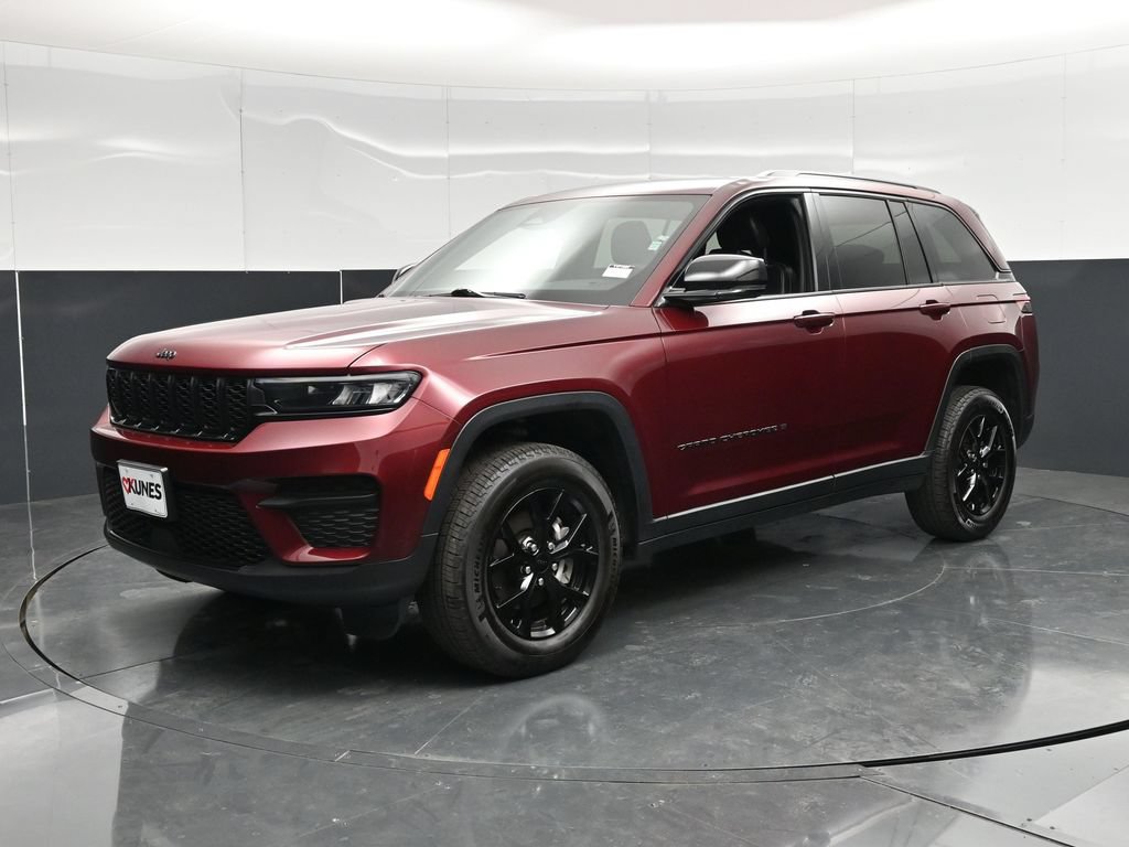 Used 2025 Jeep Grand Cherokee Altitude AWD/4WD image 8